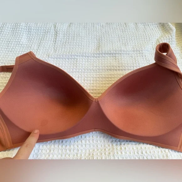 Athleta Ritual Tee Shirt Bra 36D in Coral Orange Soft Padded Smooth No Underwire - Picture 13 of 13